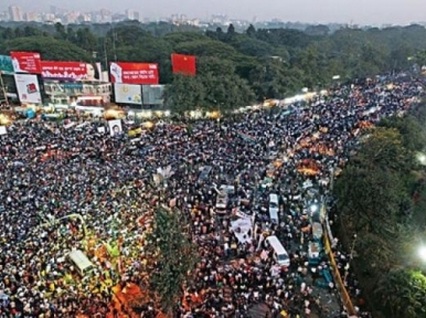শাহবাগ আন্দোলনকারীর ওপর হামলা