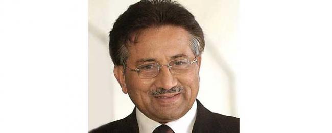 Musharraf surrenders to police