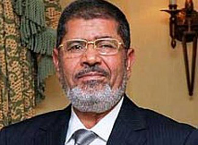 Egypt court orders Morsi's detention