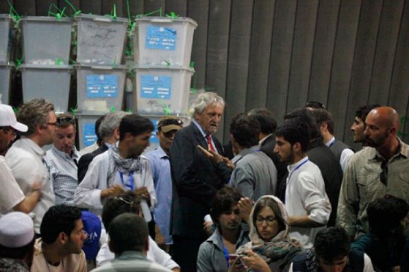 Amid audit delay, UN in Afghanistan proposes criteria for ordering recounts