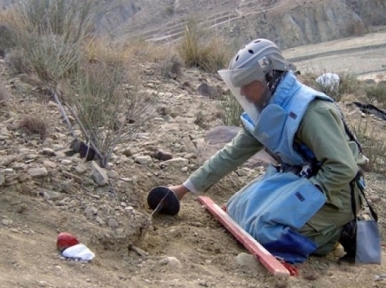 Afghanistan: UN condemns attack on de-miners in central region