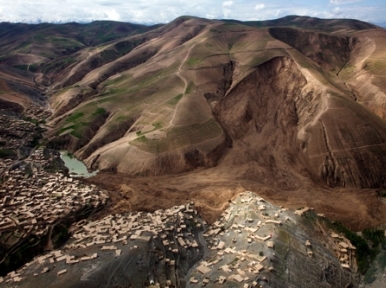 Afghanistan: UN officials visit landslide-hit north-eastern province