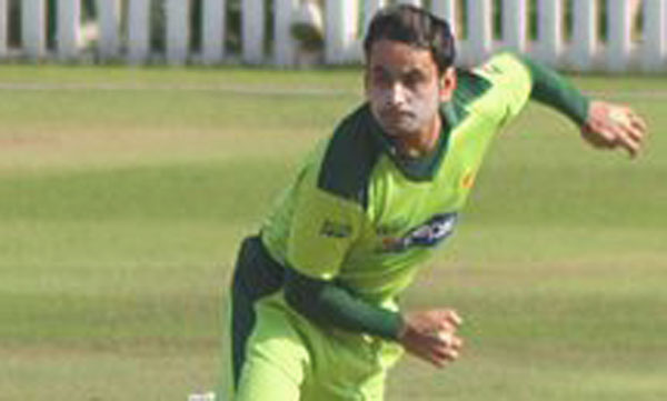 Mohammad Hafeez's bowling action found to be illegal:ICC