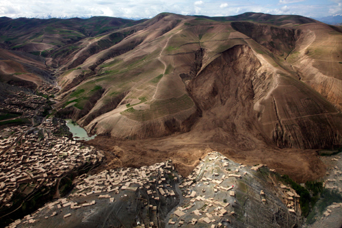 Afghanistan: UN officials visit landslide-hit north-eastern province