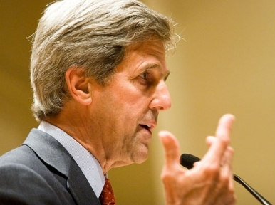 John Kerry arrives in Pakistan