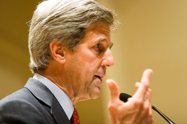 John Kerry arrives in Pakistan