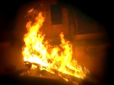 ঢাকাঃ দুটি পোশাক কারখানায় আগুন, ৬ দগ্ধ