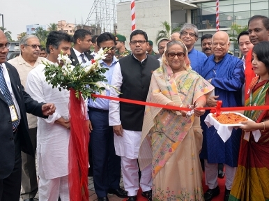 আইসিটির মাধ্যমে টেকসই নারী উন্নয়নের জন্য ডিজিটাল প্রশিক্ষণ বাস প্রকল্পের উদ্বোধন করলেন প্রধানমন্ত্রী