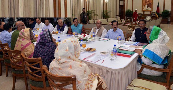 দলের নেতাদের সাধারণ মানুষের সমস্যাগুলি বুঝে সরকারকে জানাতে আহ্বান করলেন হাসিনা