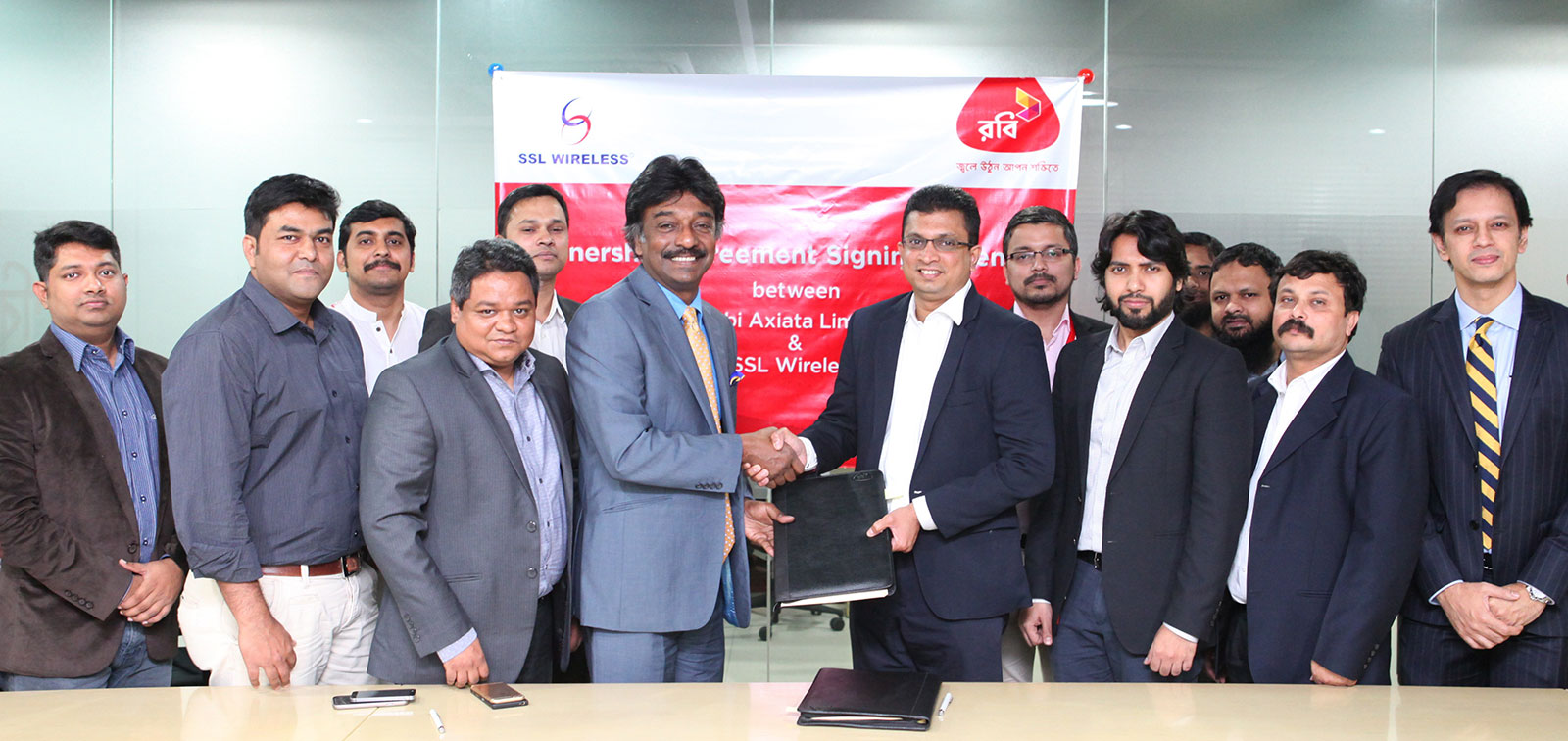 এম-মার্কেটিংয়ের জন্য এসএসএল ওয়্যারলেসের সাথে রবি’র চুক্তি এম-মার্কেটিংয়ের জন্য এসএসএল ওয়্যারলেসের সাথে রবি’র চুক্তি