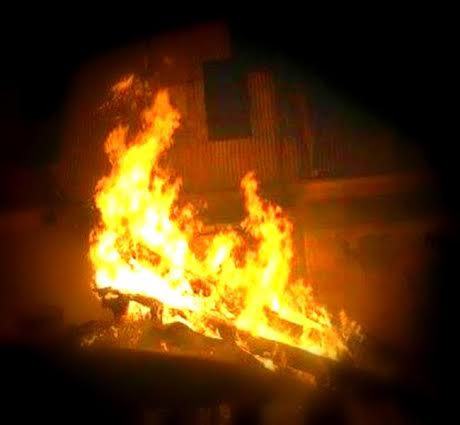ঢাকাঃ দুটি পোশাক কারখানায় আগুন, ৬ দগ্ধ ঢাকাঃ দুটি পোশাক কারখানায় আগুন, ৬ দগ্ধ