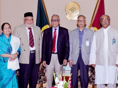 রাষ্ট্রপতির সাথে সৌজন্য সাক্ষাৎ করলেন ঘাতক-দালাল নির্মূল কমিটি সদস্যরা
