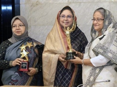 Sheikh Hasina accepts UNICEF award