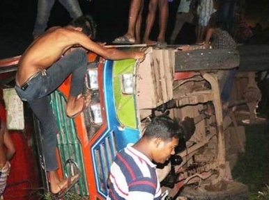Bus mishap leaves 50 injured in Bangladesh