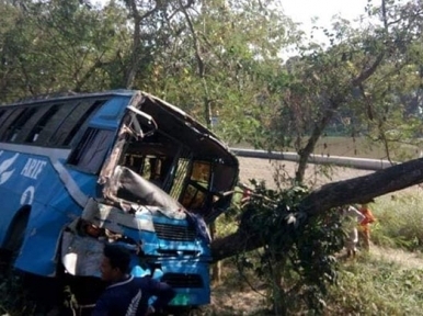 Road accident kills 5 in Bangladesh 