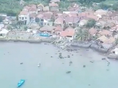 Indonesia: Tsunami hits Sunda Strait, 168 killed
