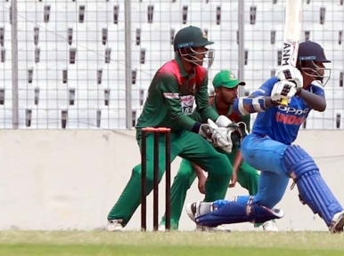 Bangladesh misses victory by 2 runs 