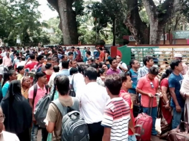 Eid: Benapole full of India going Bangladeshi travellers