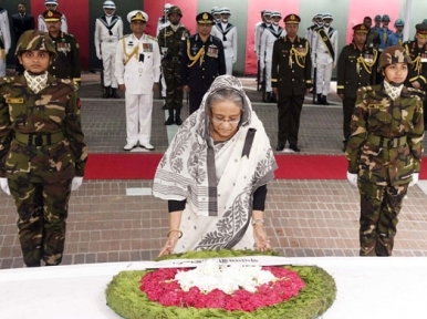 PM Hasina pays tribute in Tungipara