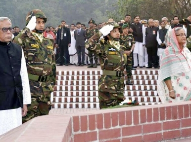 President Hamid pays homage to the martyrs 