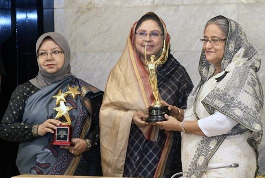 Sheikh Hasina accepts UNICEF award