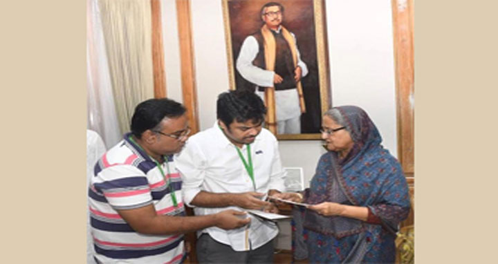Sheikh Hasina donates money for Amzad's treatment 