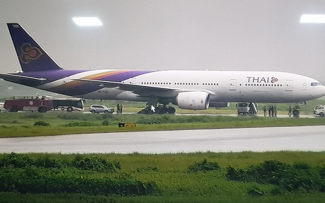 Thai Airways flight's tyre bursts during landing Thai Airways flight's tyre bursts during landing