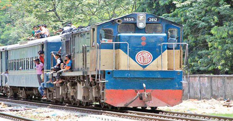 Bangladesh: 2 Killed as train hits them