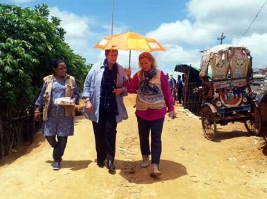 Australia Minister visits Rohingya camp