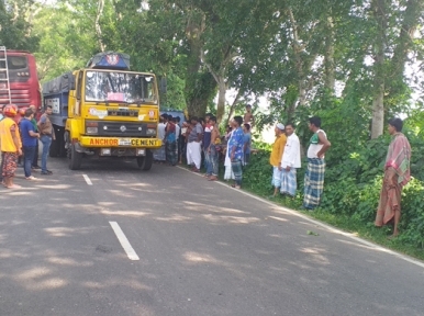 Bangladesh road mishap kills 2