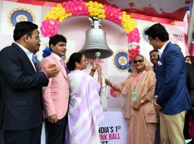 Sheikh Hasina,Mamata Banerjee opens Eden Test by ringing bell 