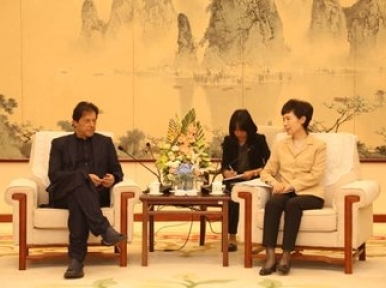Imran Khan in China, wishes he had power to lock up 500 powerful Pakistanis for corruption