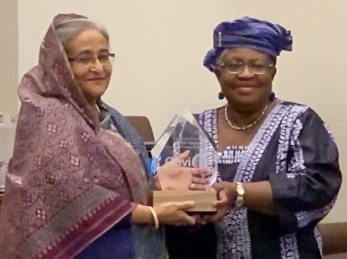 PM Hasina gets Vaccine Hero award