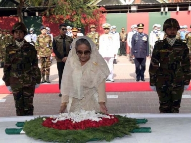 PM Hasina pays tribute to Bangabandhu 