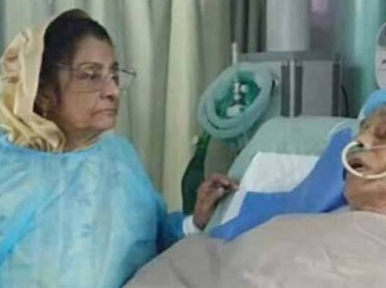 Raoshan stands beside Ershad who is put on life support