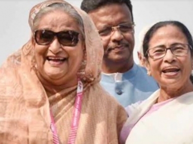 Tell me 'tumi': Sheikh Hasina to Mamata Banerjee during meeting in Kolkata