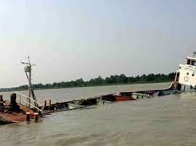 One ship capsizes in Karnafuli 