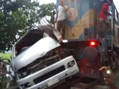 Bangladesh train mishap kills 10