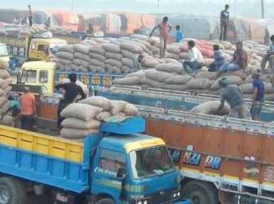 Bangladesh: 16 truck with onions return back