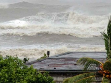 Cyclone on Bay of Bengal: Ships, Trawlers ordered to move to safety 
