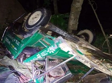 Gopalganj: Road mishap leaves 2 dead 