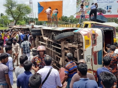 গোপালগঞ্জে বাস উল্টে ৬ জন নিহত