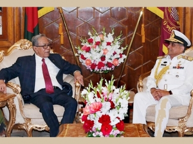 Naval chief meets President Hamid for last time
