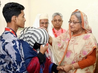 Nusrat's mother breaks down infront of PM Hasina