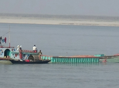 Trawler stuck in Dubochar