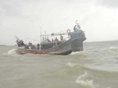 Trawler mishap on Bay of Bengal leaves 5 fishermen missing 