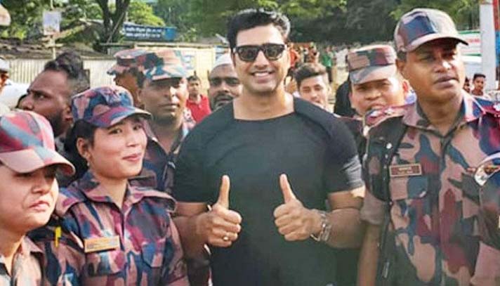 Dev spends time, sings songs with BGB personnel 
