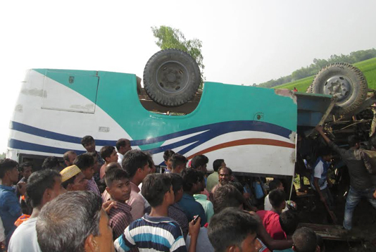 Bangladesh: Road mishap claims 8 lives 