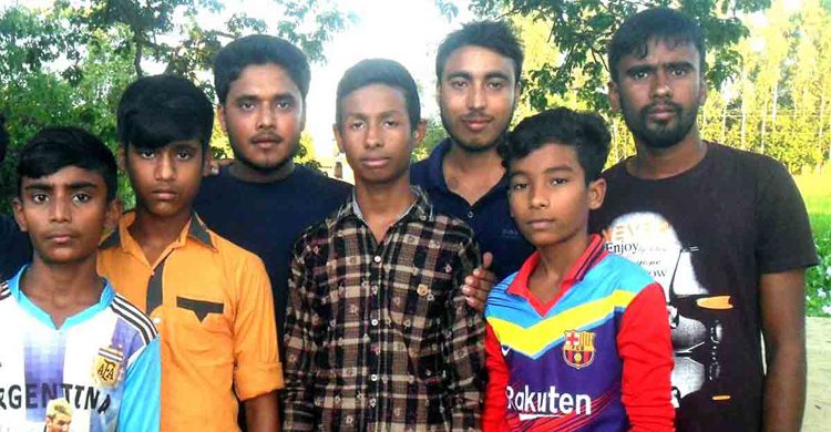 8 Bangladeshi students receive gallantry award for saving train 