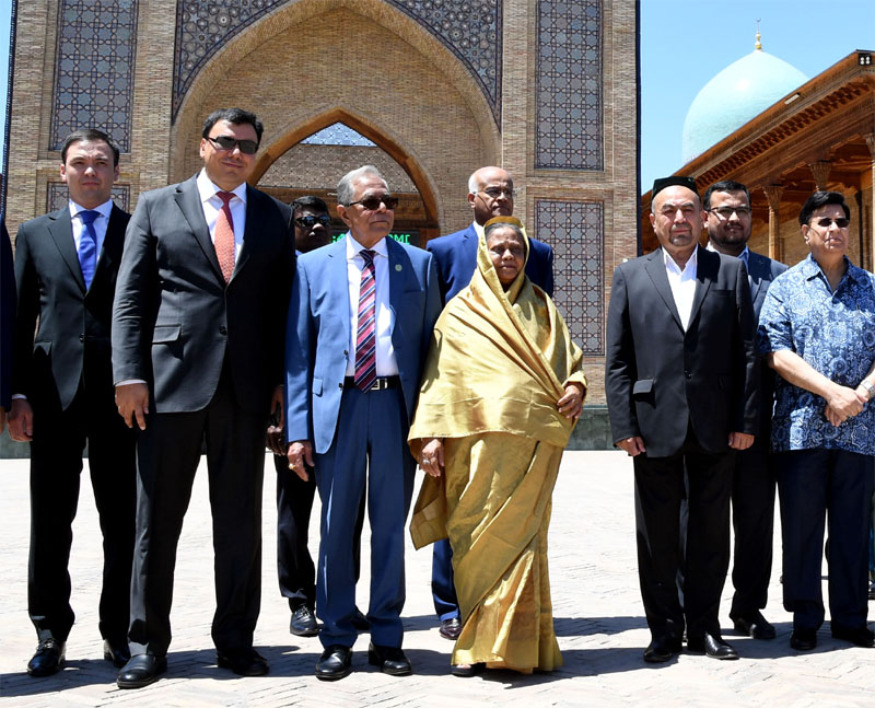 President Hamid visits special mosque